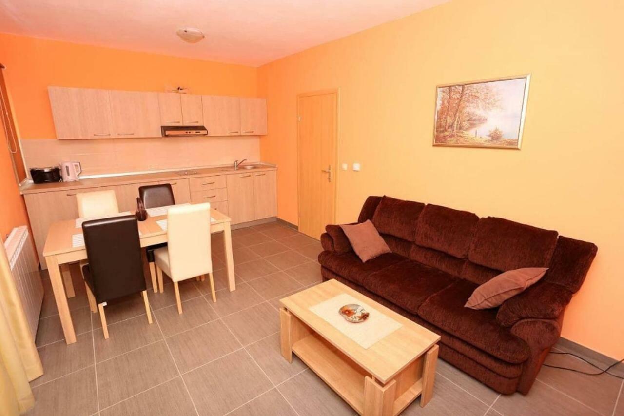 Apartmani Lili ซูโกชัน ภายนอก รูปภาพ
