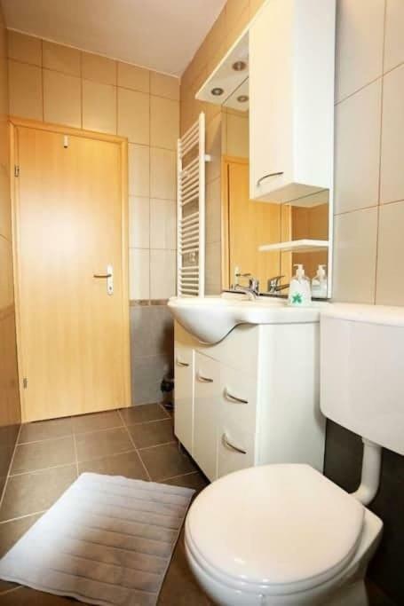 Apartmani Lili ซูโกชัน ภายนอก รูปภาพ