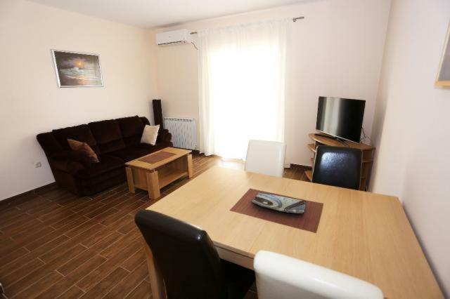 Apartmani Lili ซูโกชัน ภายนอก รูปภาพ