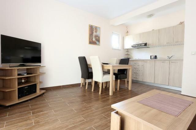 Apartmani Lili ซูโกชัน ภายนอก รูปภาพ