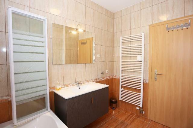 Apartmani Lili ซูโกชัน ภายนอก รูปภาพ