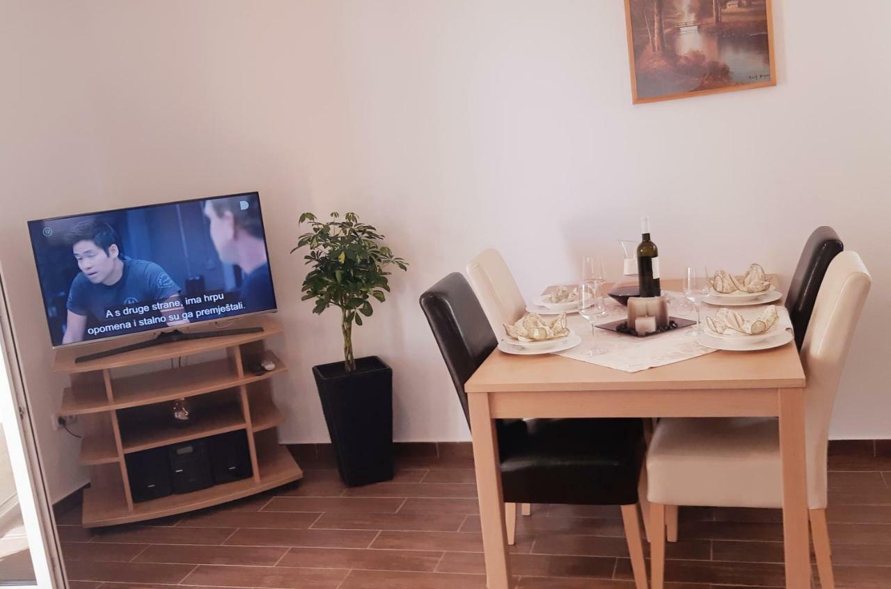 Apartmani Lili ซูโกชัน ภายนอก รูปภาพ