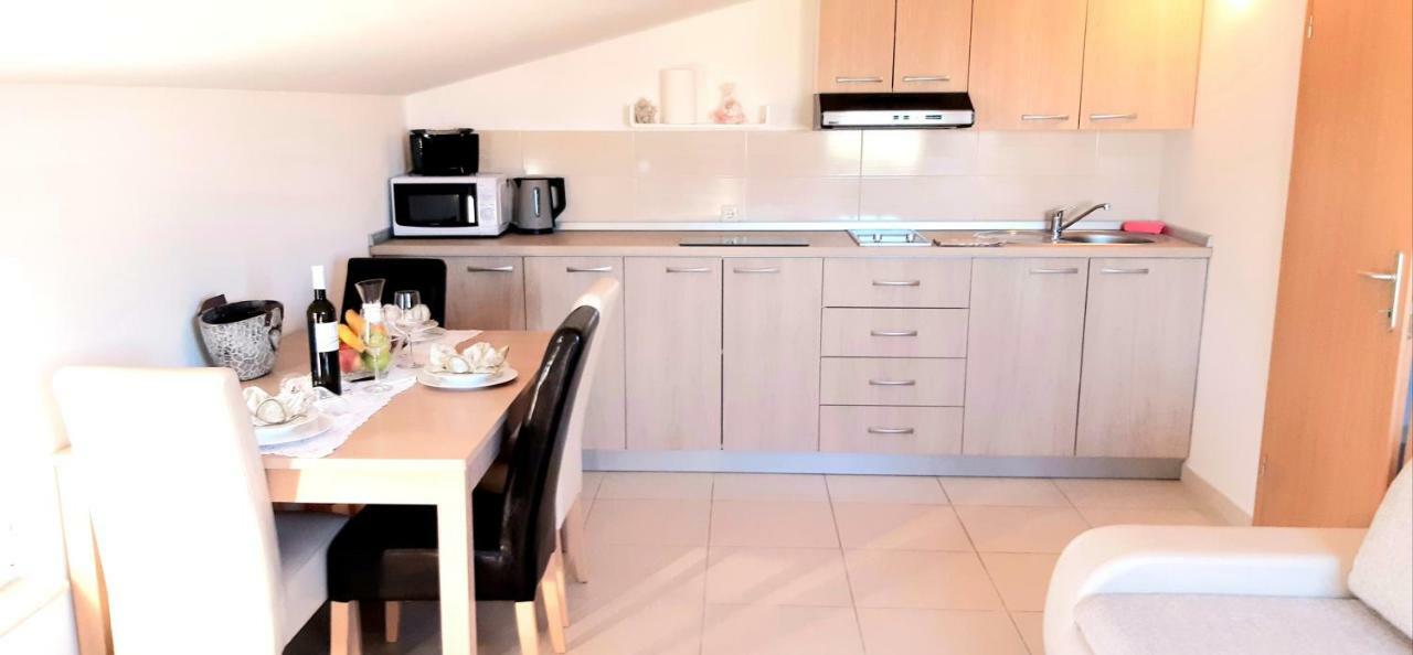 Apartmani Lili ซูโกชัน ภายนอก รูปภาพ