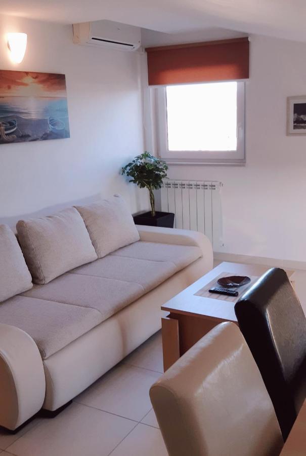 Apartmani Lili ซูโกชัน ภายนอก รูปภาพ